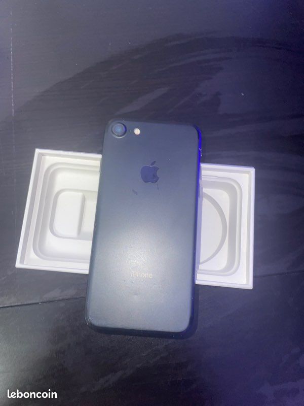 IPhone 7 noir très bon état (image 7)