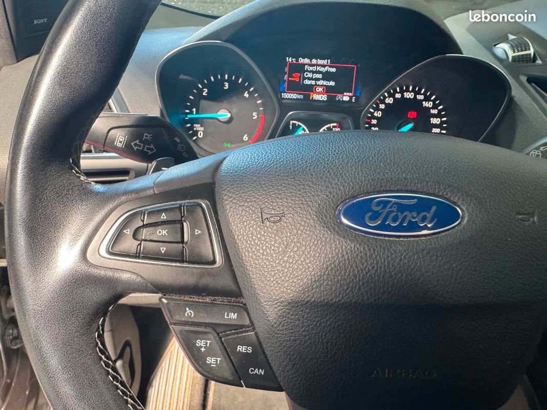 FORD KUGA 2.0 TDCi 180cv 4x4 Powershift ST-Line / CarPlay / Hayon Électrique / Caméra de Recul (image 28)