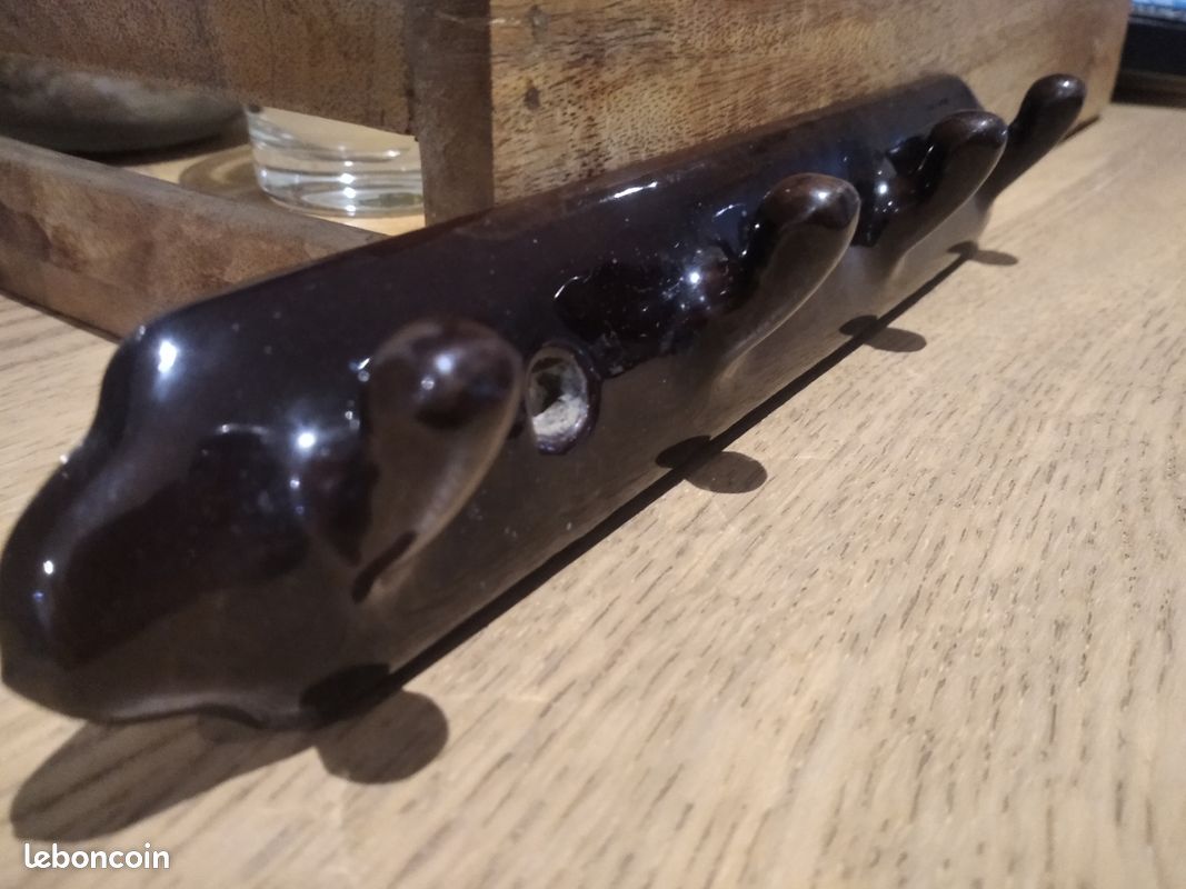 Ancien accroche-torchons en fonte émaillée (image 1)
