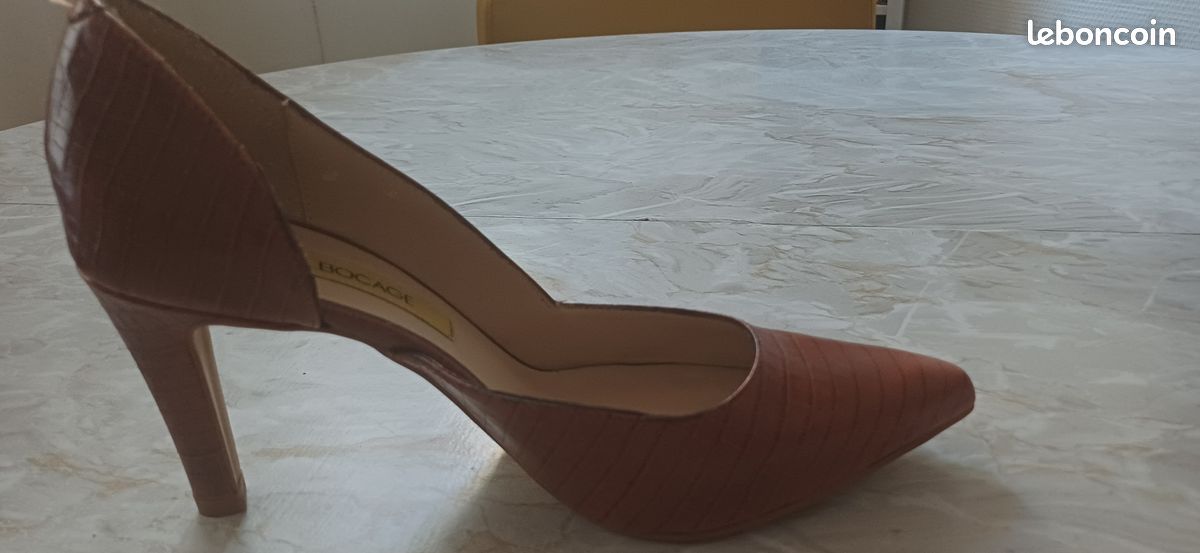 Chaussure Bocage à talon en cuir marron Chaussures