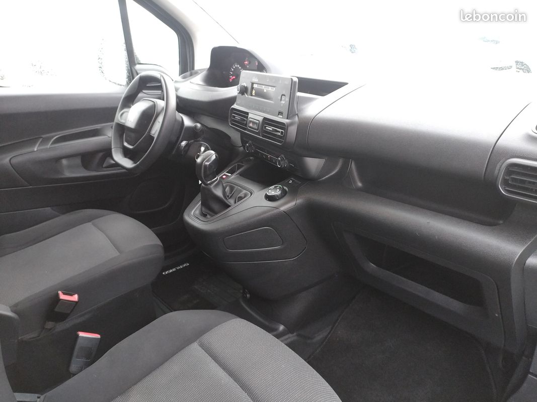 16650 HT - PEUGEOT Partner Dangel Blue HDI 100 Trek Motricité Renforcée 1,5 L - 03/2021 - 25613 kms (image 5)