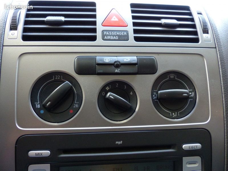 Volkswagen TOURAN 2.0 ECOFUEL TRENDLINE 7 PLACES (image 16)
