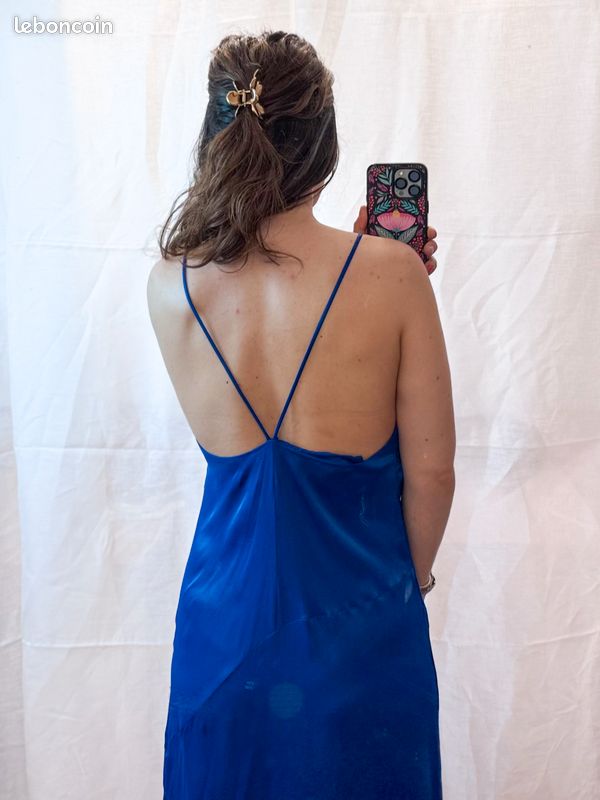 Robe Satin Robe Chez Bershka Robe De Soire Midi En Satin Bleu Roi Bershka  Taille 38 Trs Bon