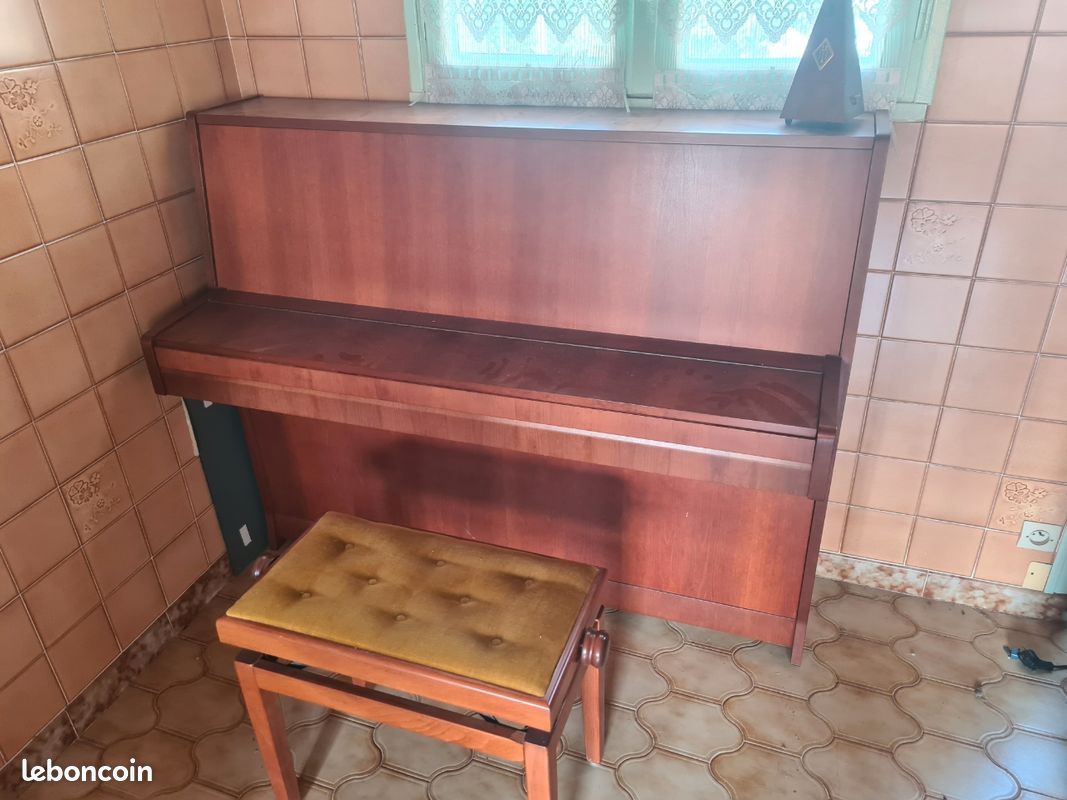 Piano droit Petrof (image 1)