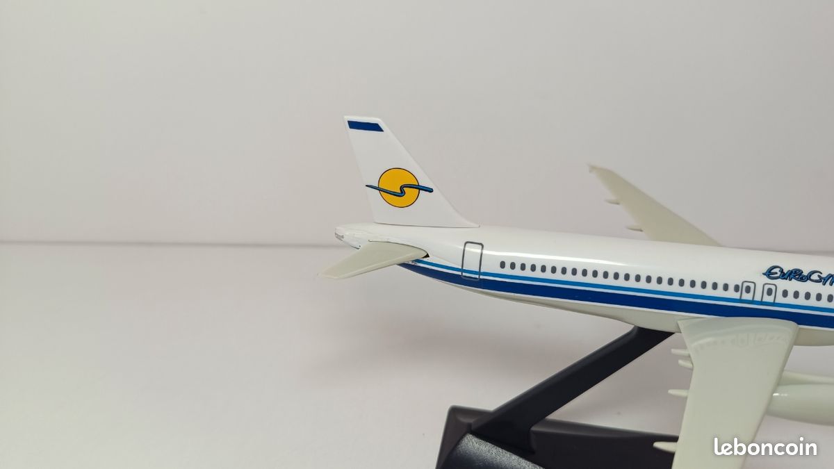 Maquette avion Airbus A320 EuroCypria 1/200 (image 8)