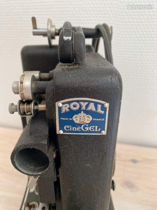 Projecteur de film 9,5 mm (AP-00-2184) - Collection