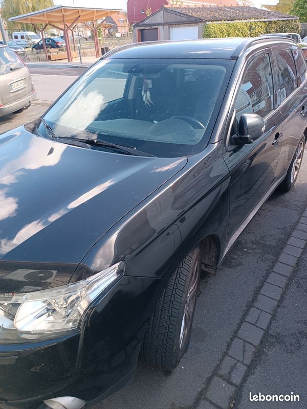Mitsubishi Outlander (image 1)