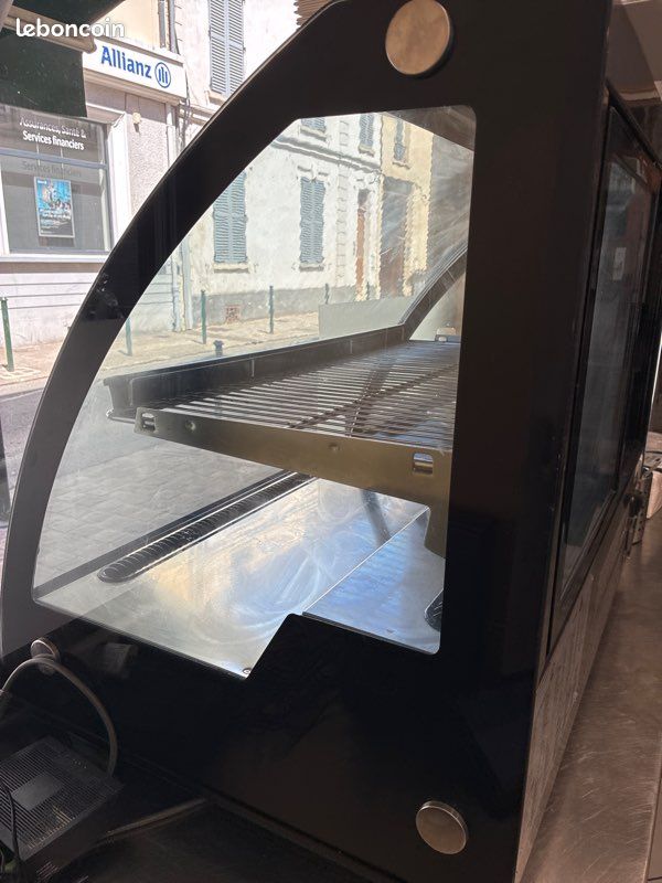METRO PROFESSIONAL Vitrine réfrigérée de table GCV1600, 81 x 59.5 x 68.5 cm, 130 L, noir (image 2)