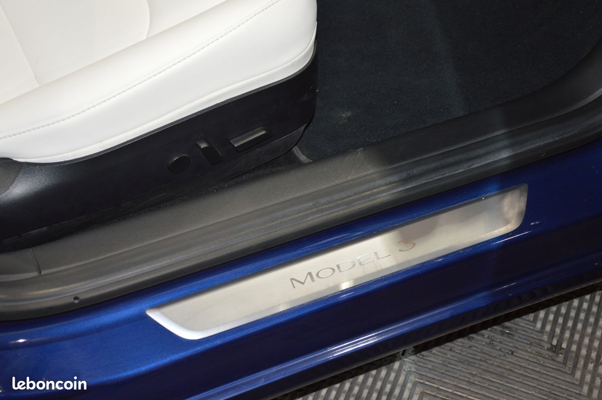 TESLA MODEL 3 LONG RANGE DUAL MOTOR AWD 75KWH (441CH)-54.685km-1ère Main-Toit Panoramique-Autopilot-Sièges Chauffants AV/AR-Caméra-Intérieur Premium Noir/Blanc-Jantes 18"-Garantie 6 Mois (image 14)