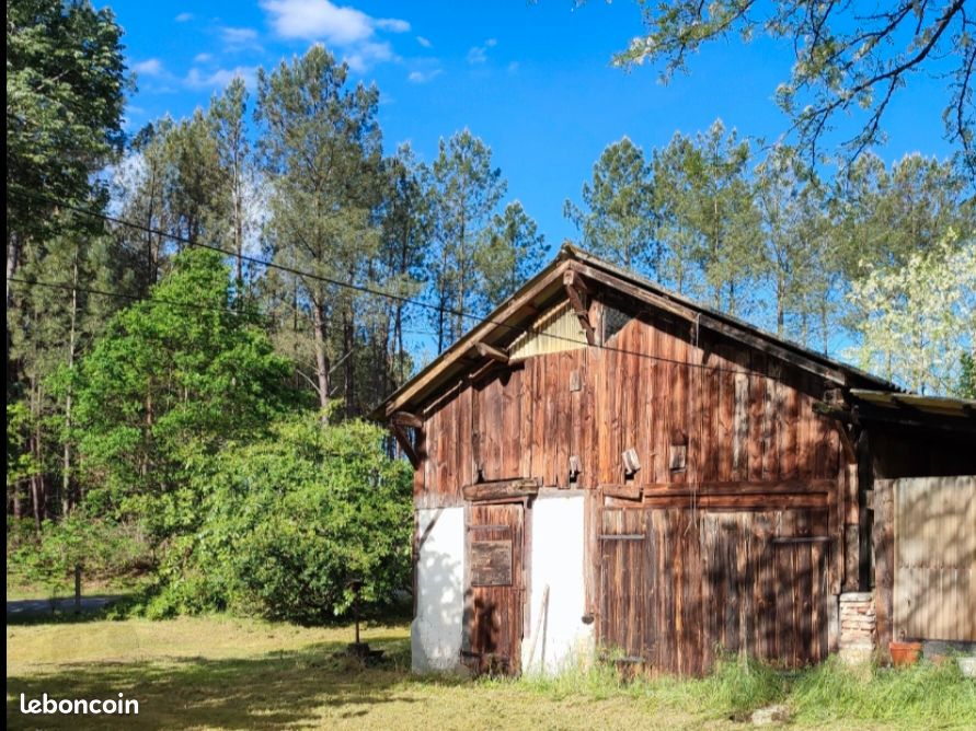 Terrain constructible de 2 547 m² avec grange à Gourbera · 169 000 €
