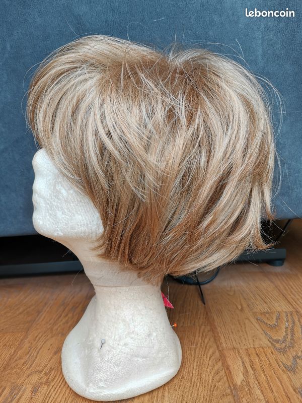 Perruque synthétique courte blond cuivré (image 3)