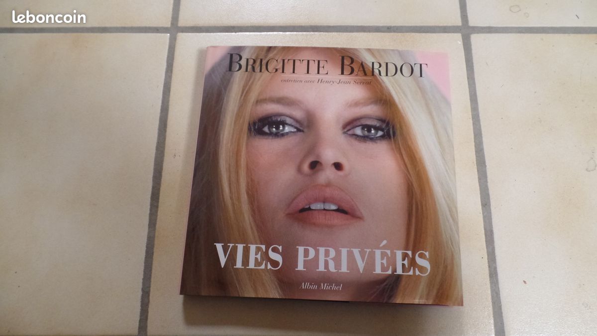 Livre sur Brigitte Bardot intitulé 