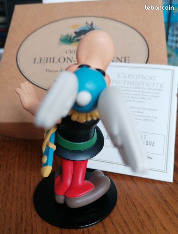 Figurines de héros de BD numérotés asterix & obelix