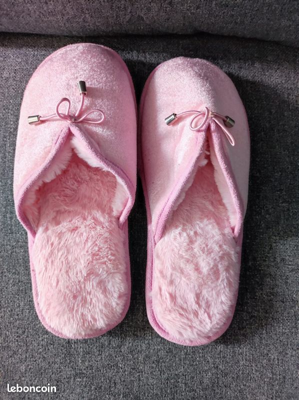 Chaussons mules fourrées femme (image 1)
