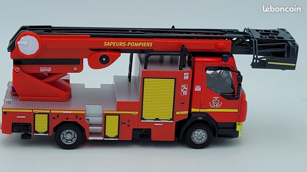 Renault D16 EPC Riffaud (Burago/Momaco - 1/50) ​- complété
