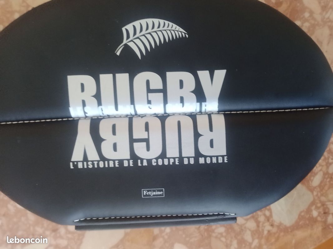 Pour collectionneur ouvrage capitonné traçant l'histoire des grands joueurs de rugby au monde illustré par des textes et des photos (image 2)