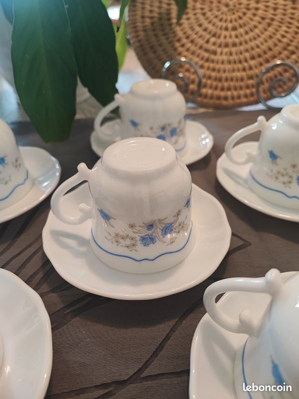 6 tasses et sous-tasses à café ARCOPAL vintage décor floral