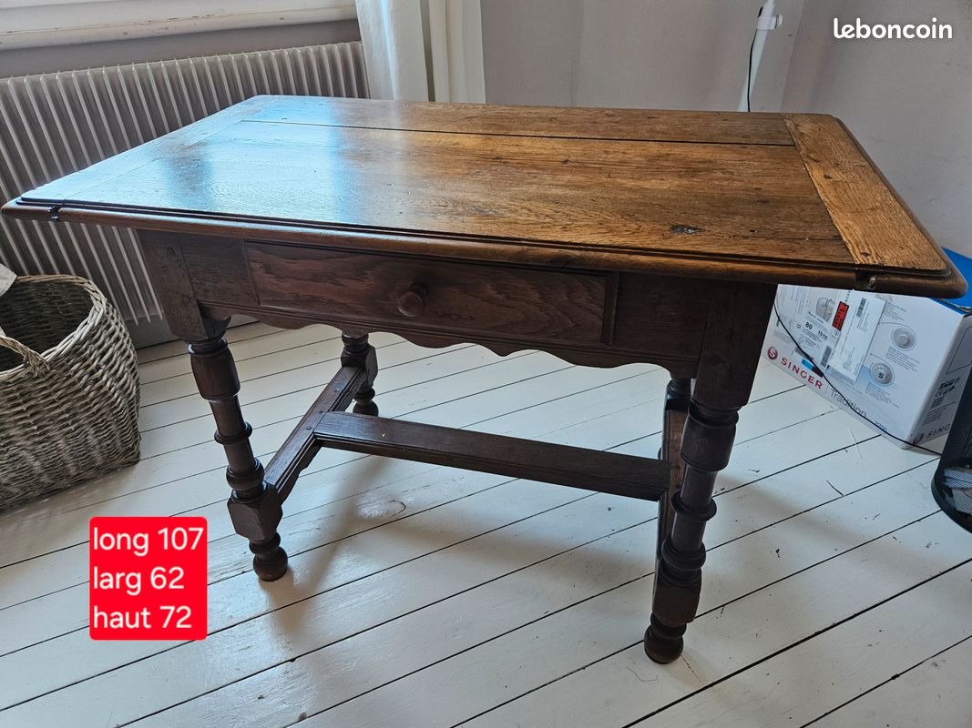 Petite table style louis XIII chêne massif (image 1)