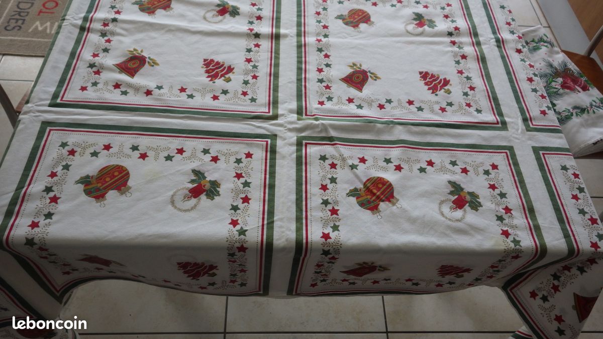 Nappe de Noël 150 x 150cm (image 3)