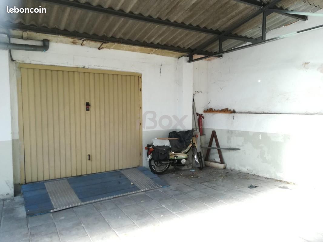 Garage/box Toulon · 125 €/mois