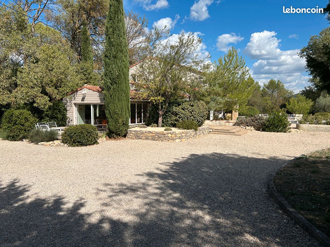 Maison 6 pièces 136 m² · à Rocbaron · 136 m² · 550 000 €