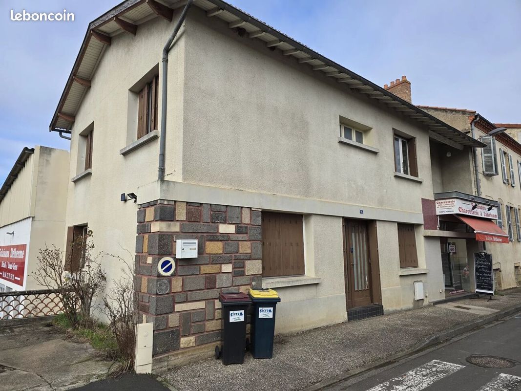 Maison 5 pièces 147 m² · à Le Breuil-sur-Couze · 147 m² · 106 000 €