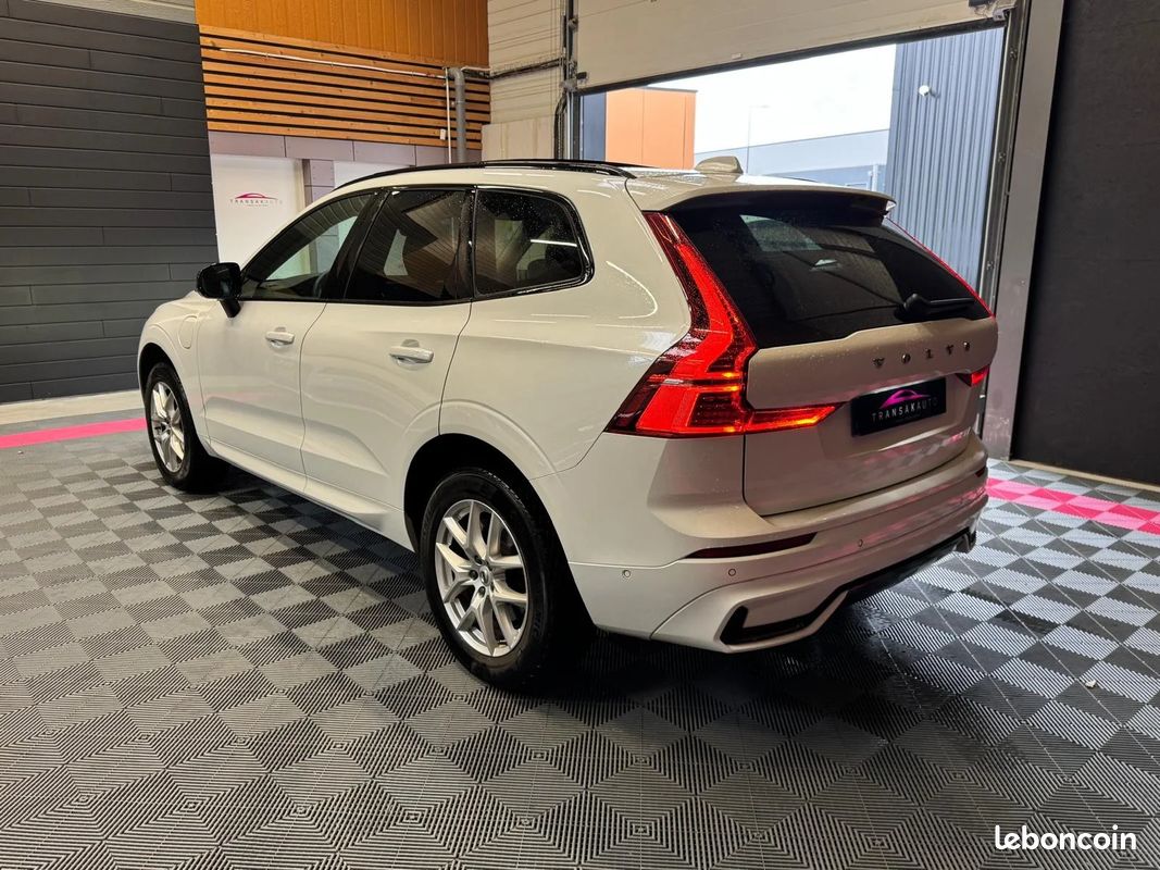VOLVO XC60 T6 Recharge AWD 253 ch + 145 ch Geartronic 8 Ultimate Style Dark - 1ère main - Toit ouvrant - Sièges chauffants - Caméra 360 (image 7)