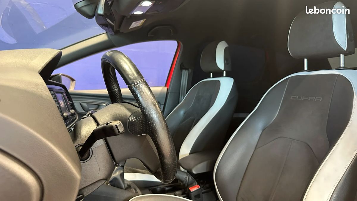 Seat Leon 2.0 280ch Cupra - Suivi complet - Sièges chauffants - Flexfuel (Éthanol) - Seat Sound - Modes de conduite (image 10)