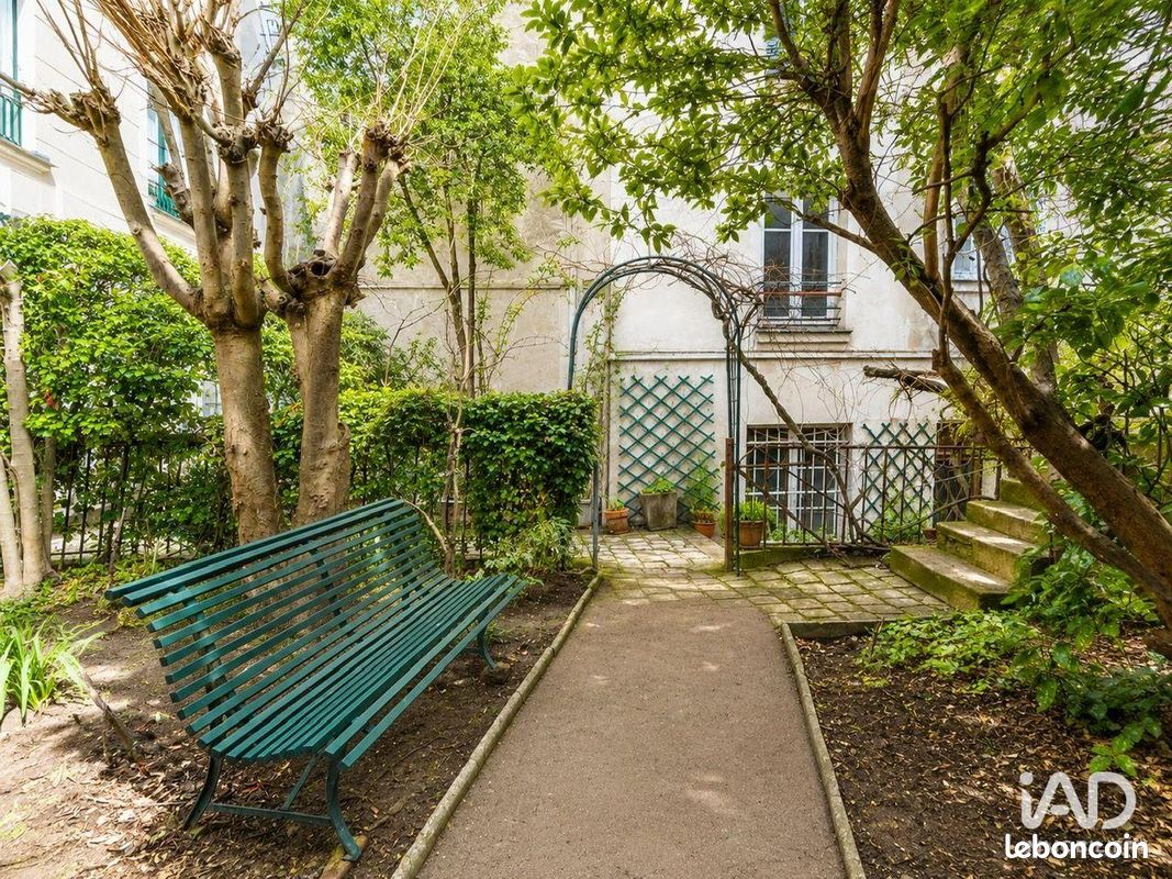 Appartement 2 pièces 27 m² · à Paris · 27 m² · 325 000 €