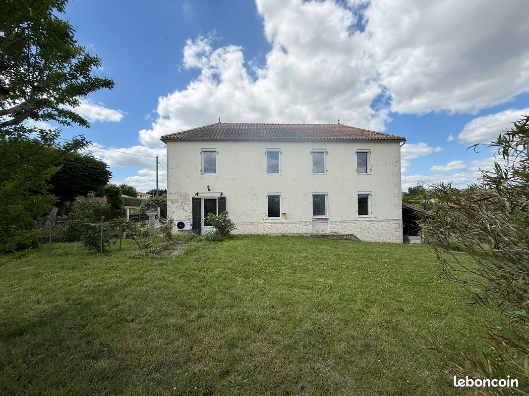 Maison 9 pièces 230 m² · à Saint-Laurent-du-Bois · 230 m² · 310 000 €