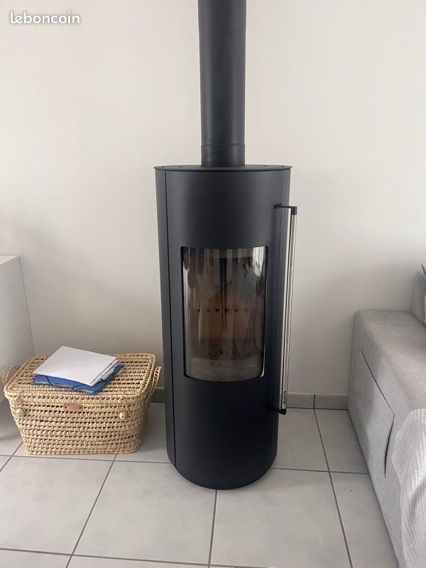 Poêle à bois 2021 supra Lucie noir (image 1)