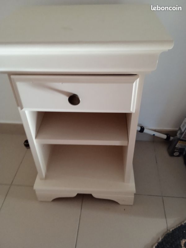 A VENDRE barrière de lit très bon état 15 table de nuit très bon état 10 (image 1)