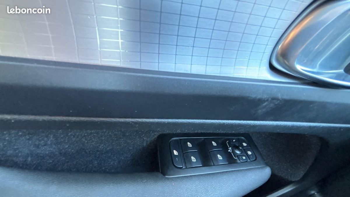 Volvo XC40 BUSINESS T2 129 ch Geartronic 8 Momentum (image 22)
