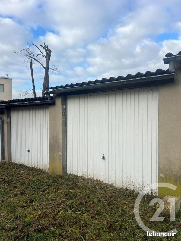 Parking 14 m² · à Melun · 14 m² · 75 €