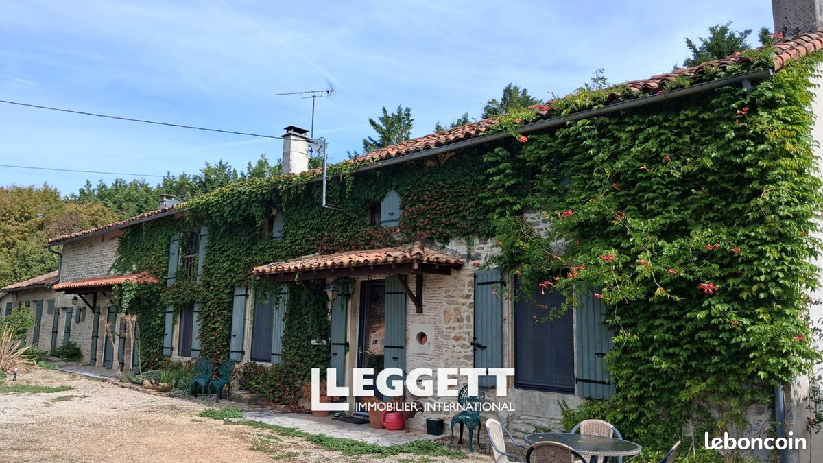Maison 11 pièces 233 m² · à Civray · 233 m² · 304 950 €
