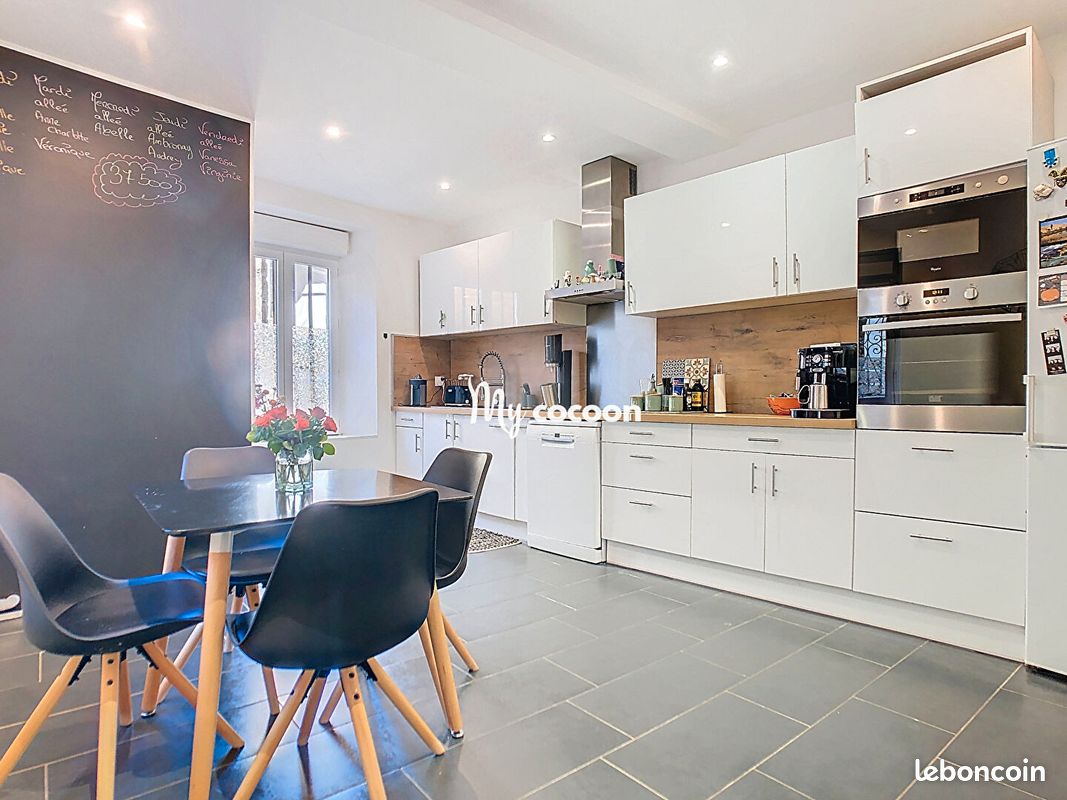 Maison 4 pièces 101 m² · à Saint-Jean-le-Vieux · 101 m² · 215 000 €