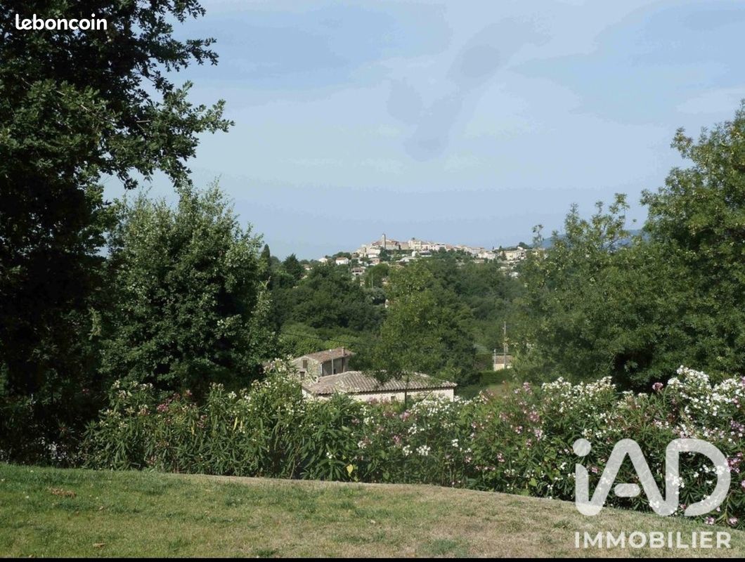 Terrain 2300 m² · à Châteauneuf-Grasse · 2 300 m² · 860 000 €