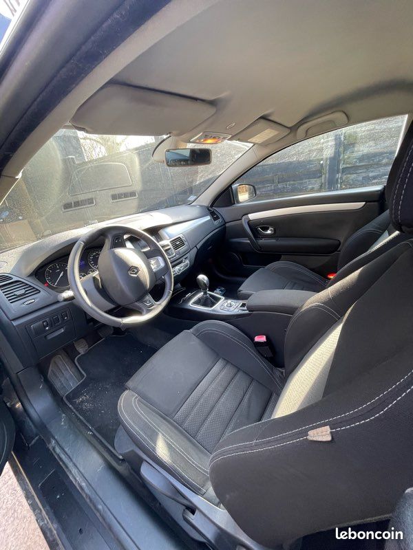 Laguna 3 coupé 2.0DCI 150Cv black édition (image 3)