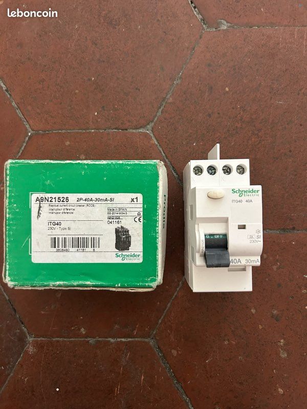 Lot matériel électrique Schneider / Legrand disjoncteurs chantier tableau (image 7)