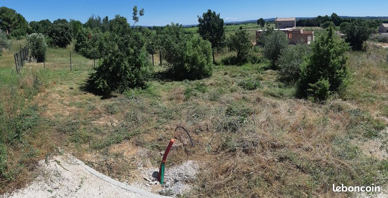 Terrain constructible viabilisé - 660 m2