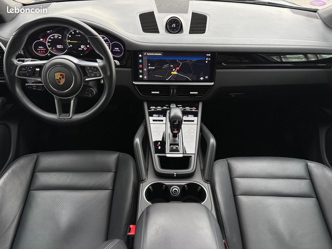 Cayenne E-Hybrid V6 3.0 462 ch Suivi Porsche Garantie Porsche Approved Toit ouvrant Attelage électrique Sono Bose Caméra Suspension pneumatique 799/mois (image 4)