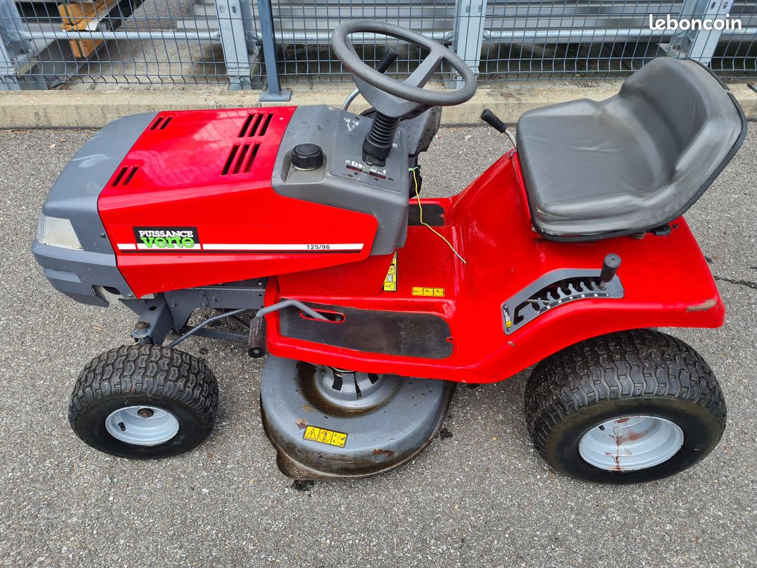 Tracteur tondeuse autoporté (image 1)