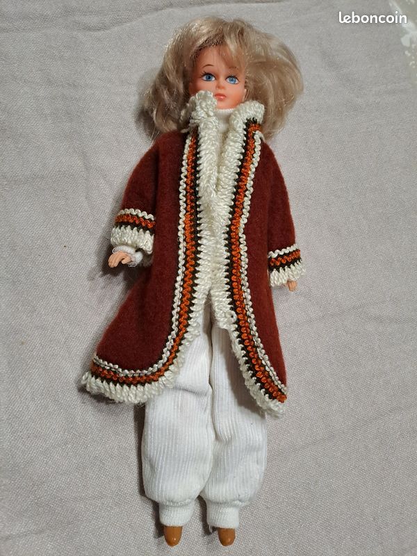 TENUE COMPLÈTE STOCKHOLM POUR POUPÉE TRESSY BELLA - Année 1980