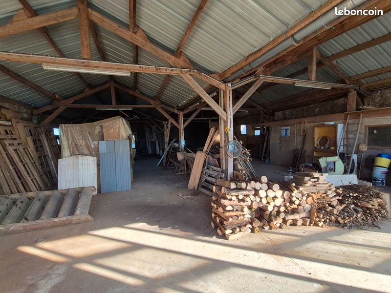 Maison 2 pièces 260 m² · à Saint-Savinien · 260 m² · 64 900 €