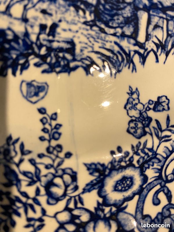 Assiette ancienne en faïence – décor bleu champêtre – Personnages et fleurs (image 6)