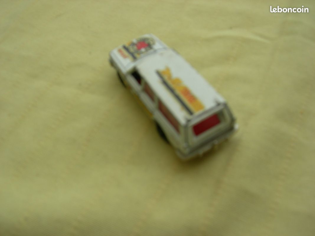 Volvo Break 245 DI Officiel Majorette N°220 miniature (image 3)