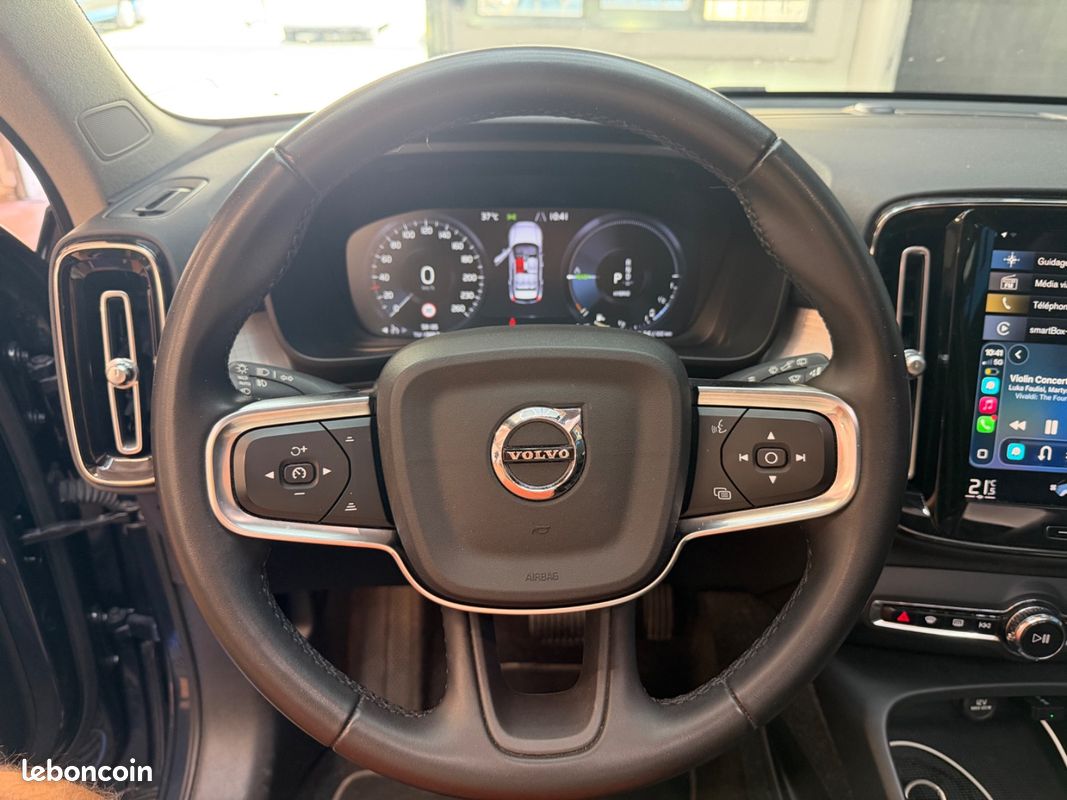Volvo XC40 T5 261Ch Plug in Hybrid Inscription Business - 2EME MAIN / HISTORIQUE COMPLET / TOIT OUVRANT PANORAMIQUE / CARPLAY / CAMERA DE RECUL / COFFRE ELECTRIQUE (image 14)