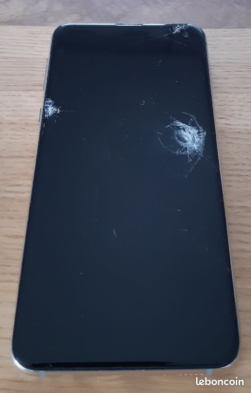 Samsung S10e (image 2)