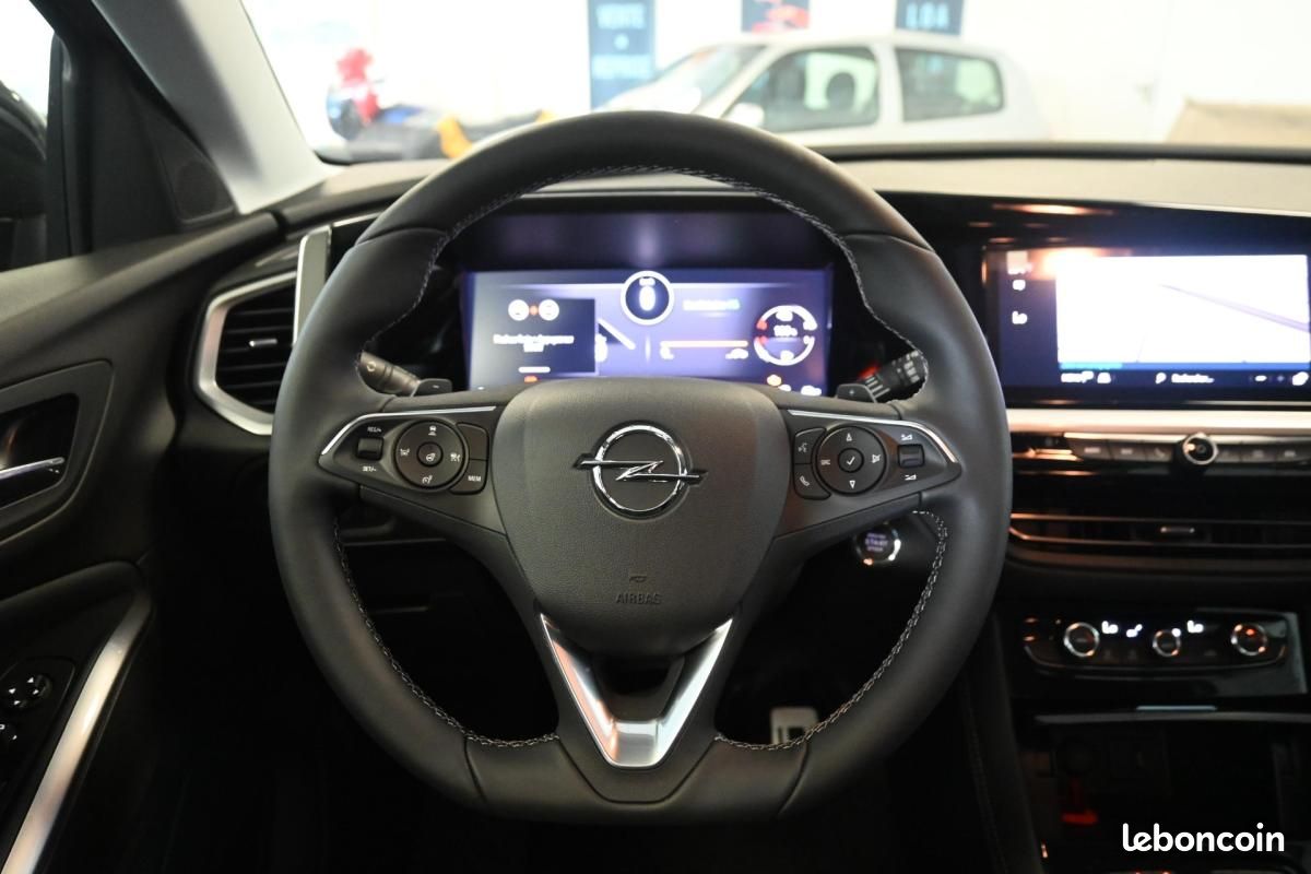 Opel grandland Hybrid 225 ch BVA8 Elegance Business (image 12)