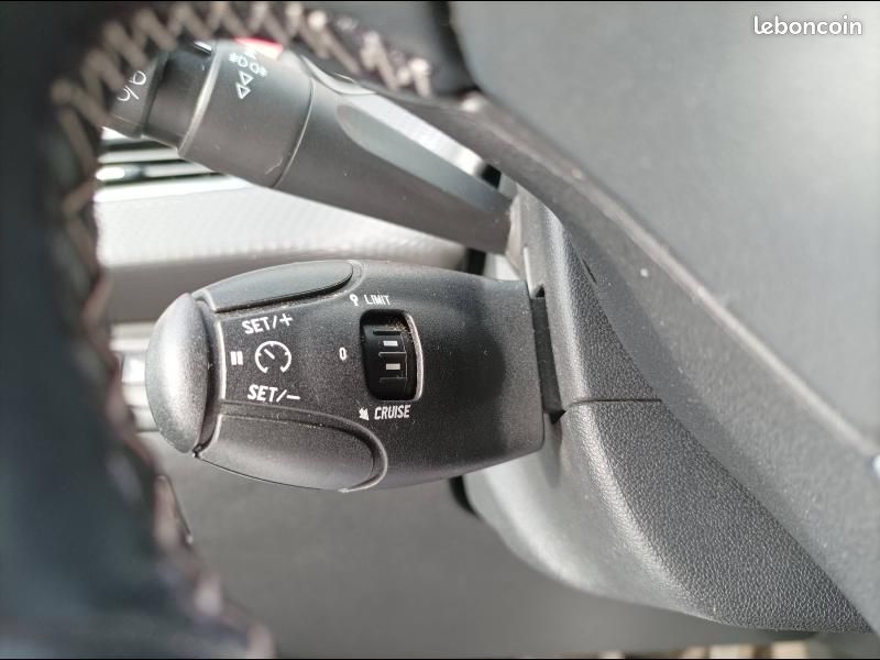 Peugeot 2008 1.2 PureTech 110ch Allure S&S (image 11)